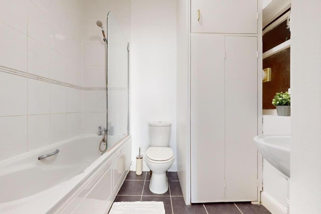 Photo of Bathroom in Brompton & Hans Town