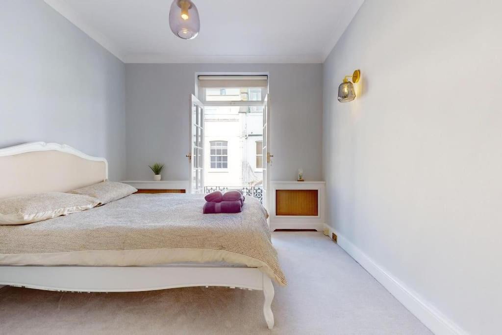 Photo of Bedroom in Brompton & Hans Town