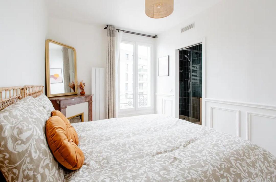 Photo of Bedroom in Suresnes