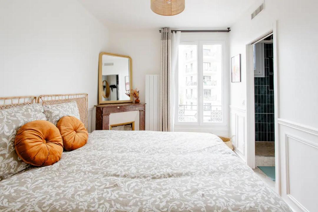 Photo of Bedroom in Suresnes