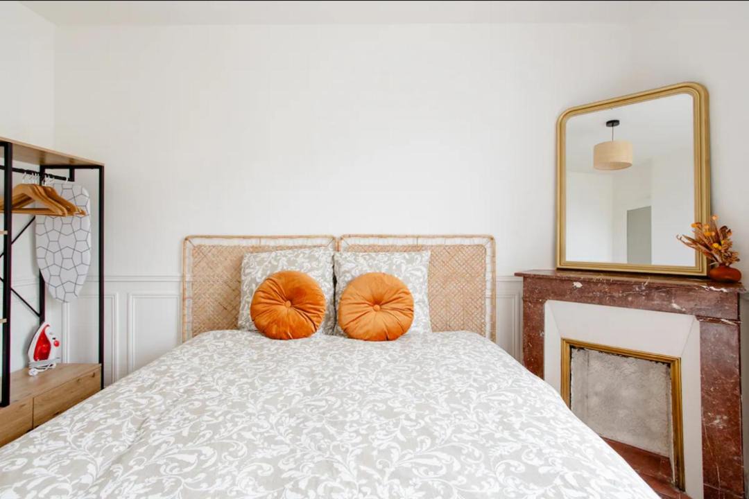 Photo of Bedroom in Suresnes