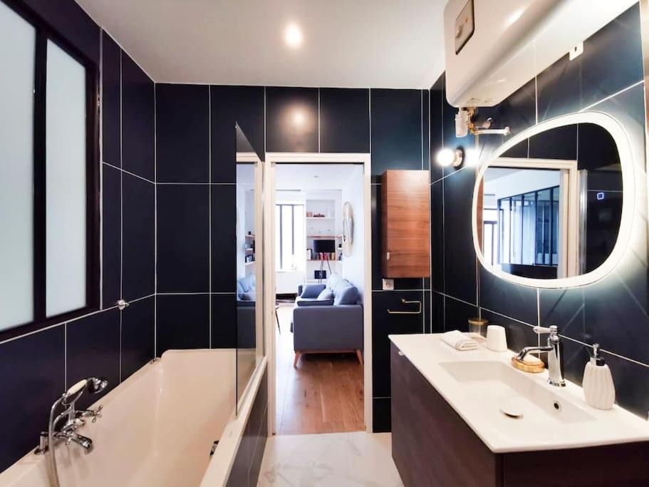 Photo of Bathroom in Suresnes