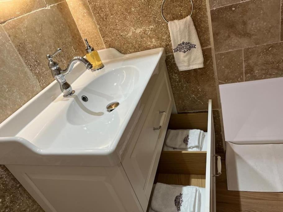 Photo of Bathroom in Labastide-de-Virac