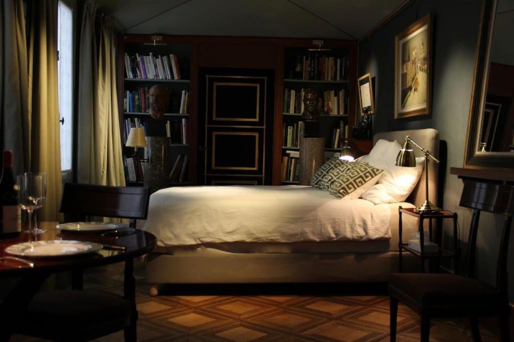 Photo of Bedroom in Palais-Royal