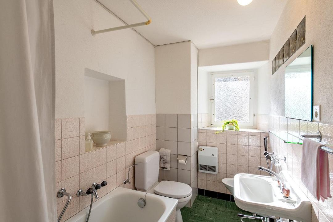 Photo of Bathroom in Li Curt