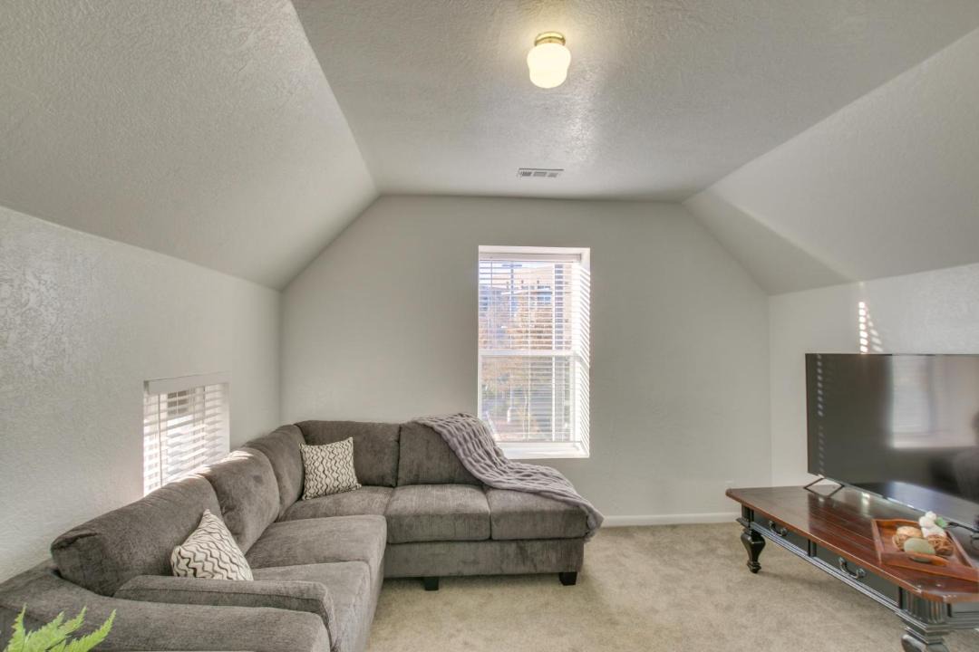 Photo of Livingroom in Logan