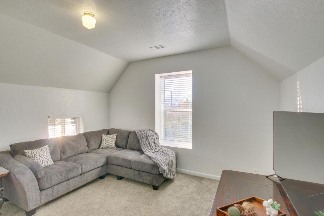 Photo of Livingroom in Logan