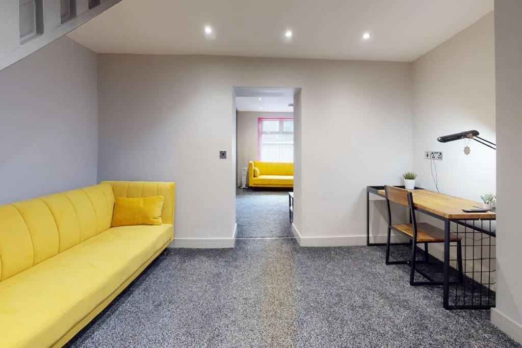 Photo of Livingroom in Pontypridd