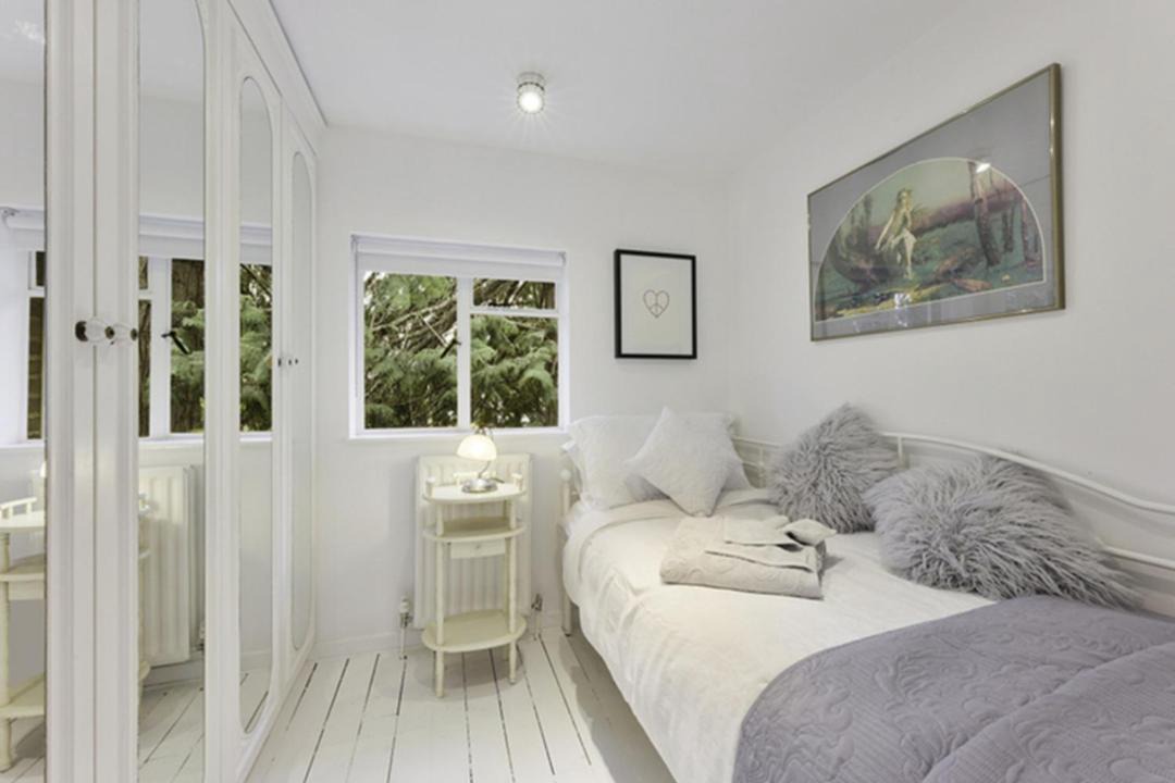Photo of Livingroom in Esher