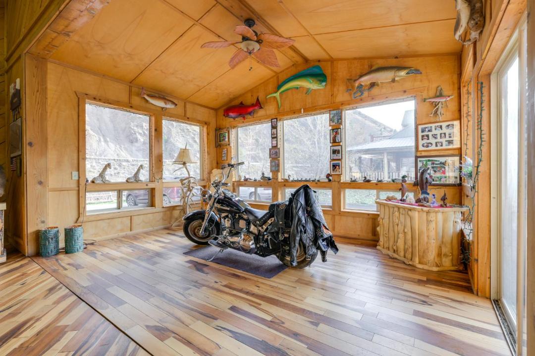 Photo of Livingroom in Salmon
