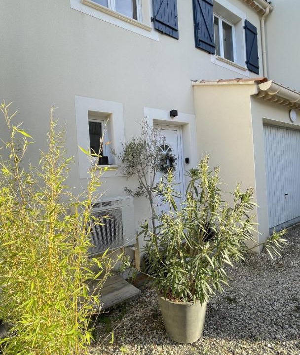 Photo of Buildings in Entraigues-sur-la-Sorgue
