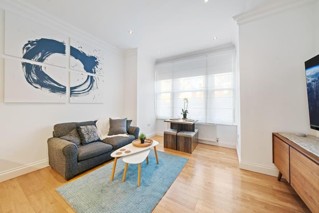 Photo of Livingroom in South Acton
