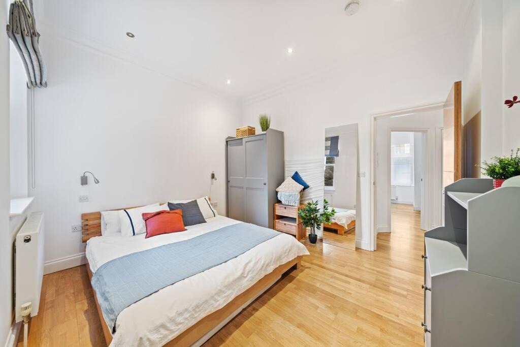 Photo of Bedroom in South Acton