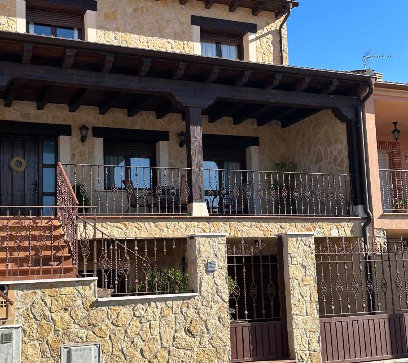 Photo of Buildings in Zarzuela del Monte