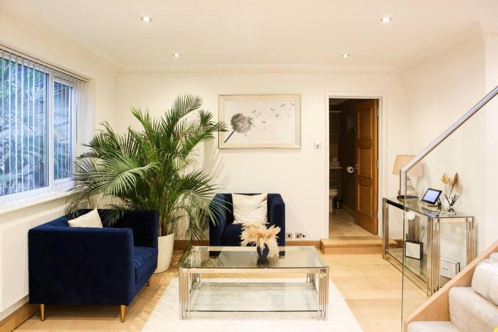 Photo of Livingroom in Canford Cliffs