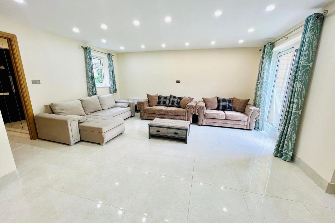 Photo of Livingroom in Uxbridge South