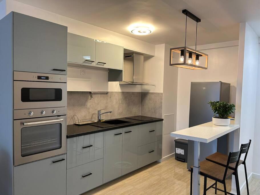 Photo of Kitchen in Quartier Saint-Ambroise