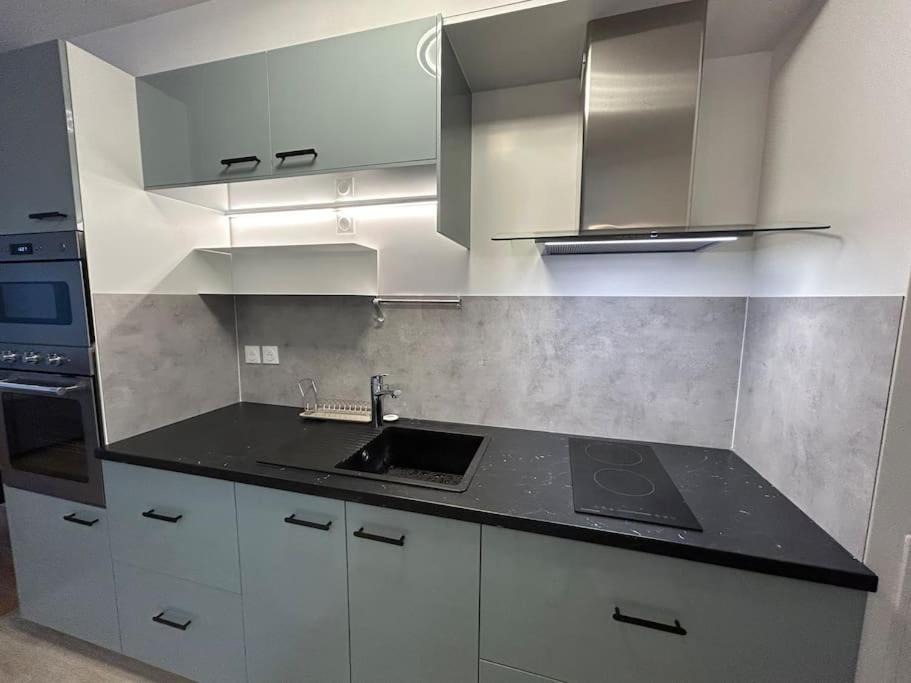 Photo of Kitchen in Quartier Saint-Ambroise