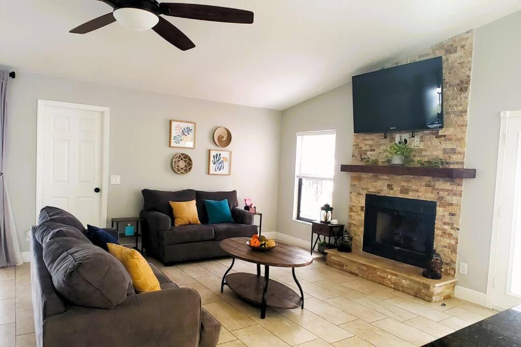 Photo of Livingroom in Country Oaks