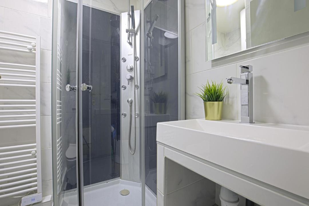 Photo of Bathroom in Combat