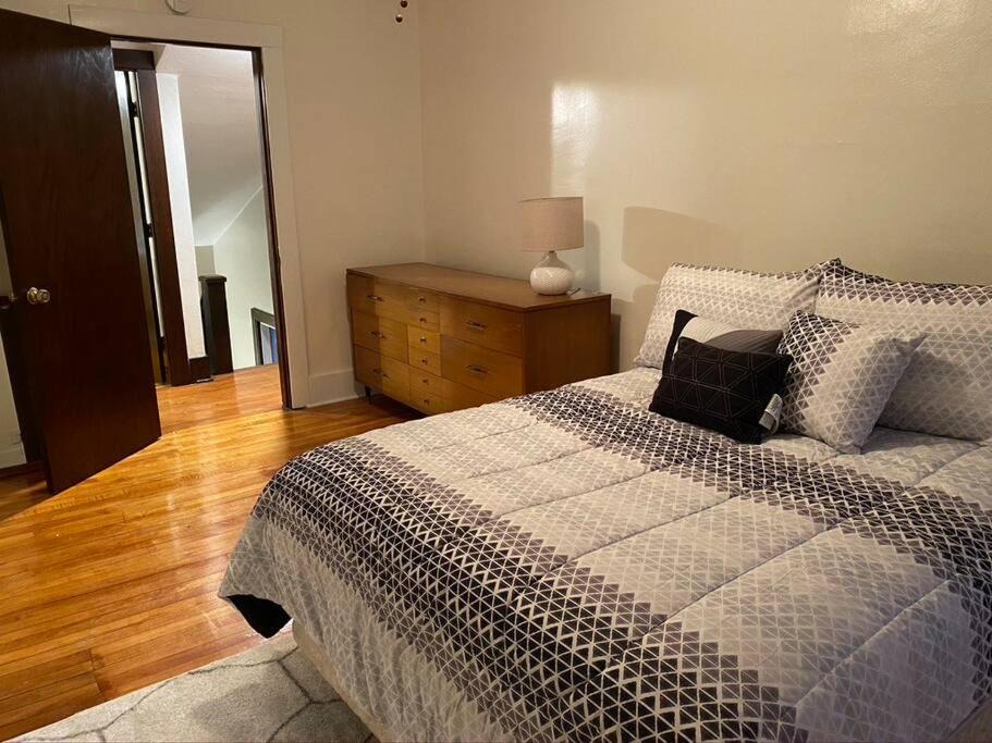 Photo of Bedroom in Ellis Historical District