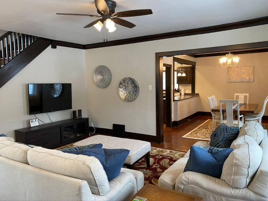 Photo of Livingroom in Ellis Historical District