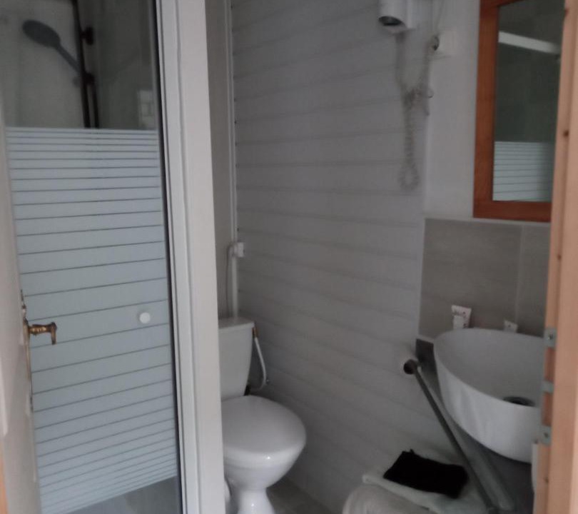 Photo of Bathroom in Castelnau-Durban