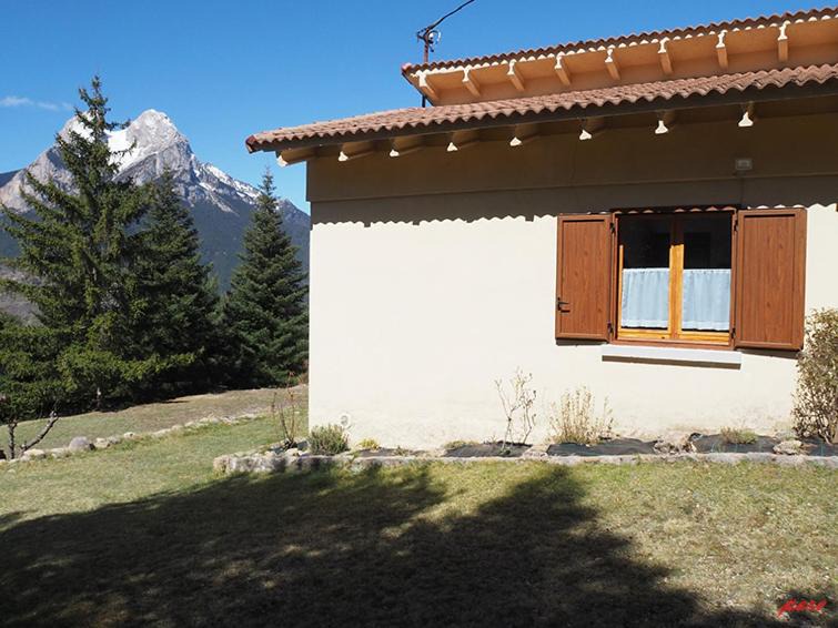 Photo of Buildings in Saldes
