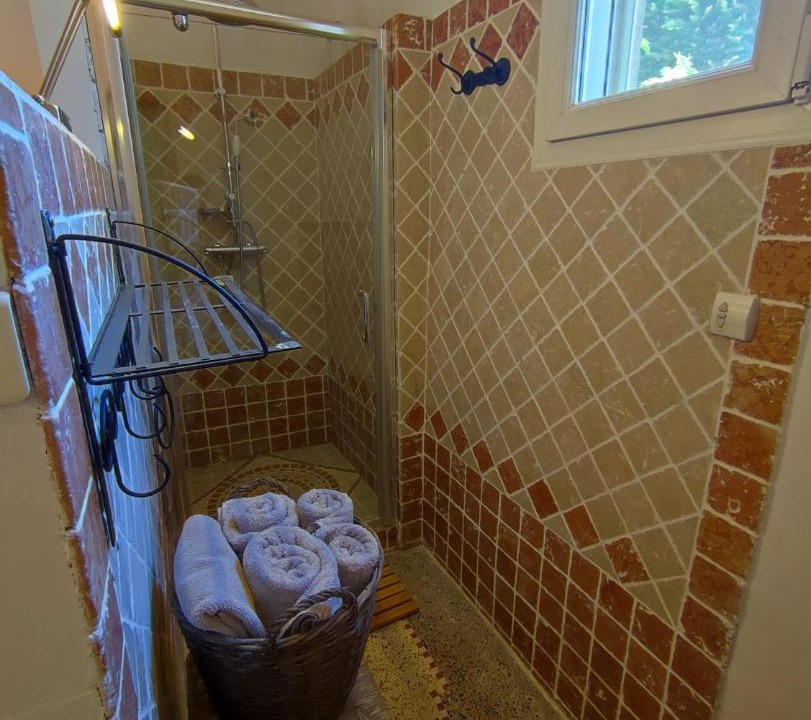 Photo of Bathroom in Bedarrides