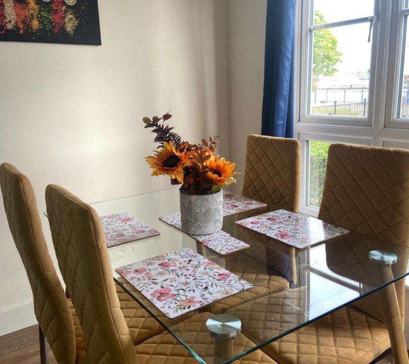 Photo of Livingroom in Island Gardens