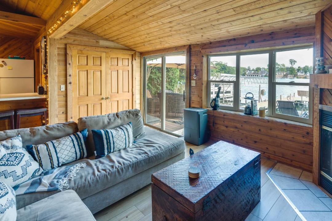 Photo of Livingroom in Maplewood