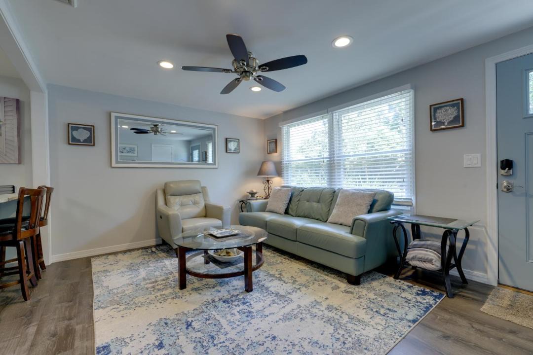Photo of Livingroom in Niantic