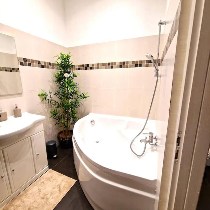 Photo of Bathroom in Menpenti