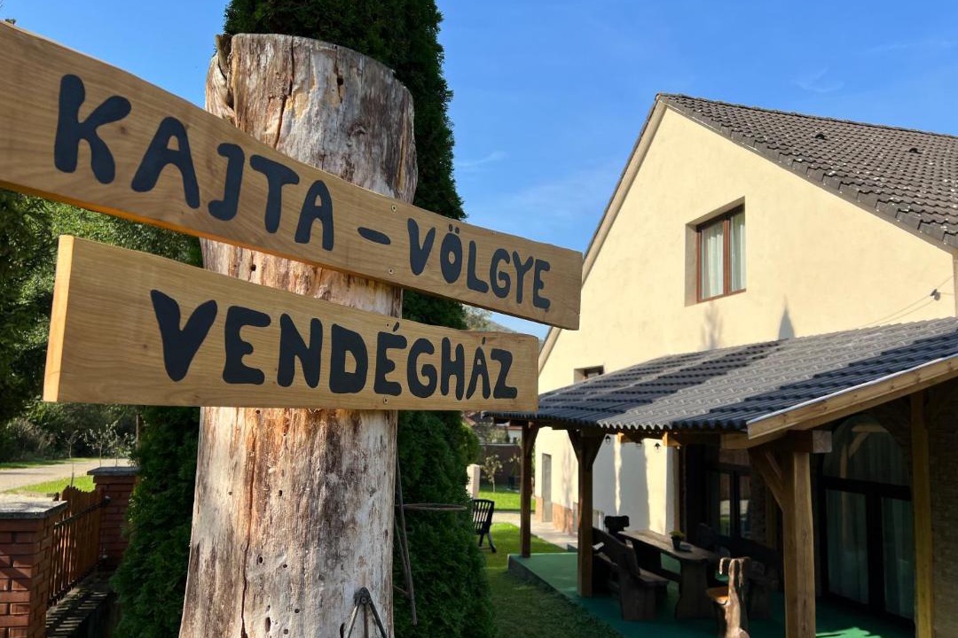 Photo of Buildings in Josvafo