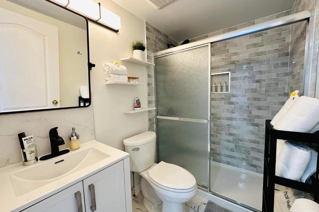 Photo of Bathroom in Renfrew-Collingwood