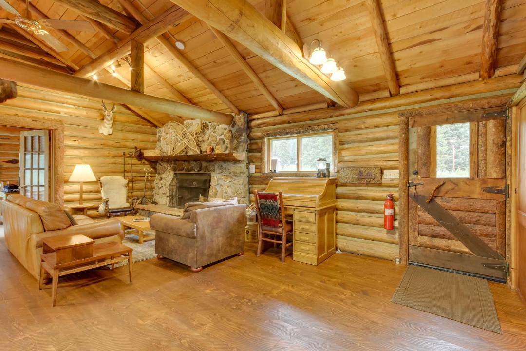 Photo of Livingroom in Silver Gate