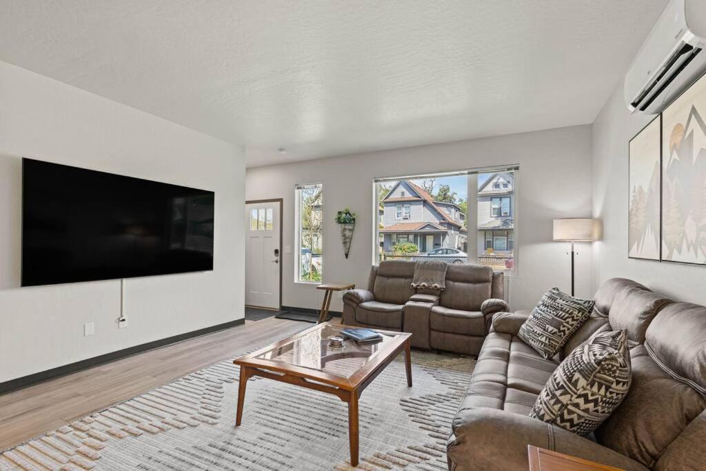 Photo of Livingroom in West Central