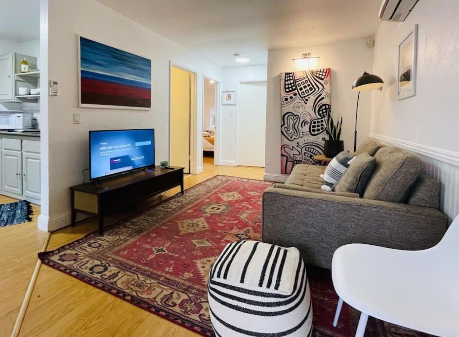 Photo of Livingroom in North Oak Park