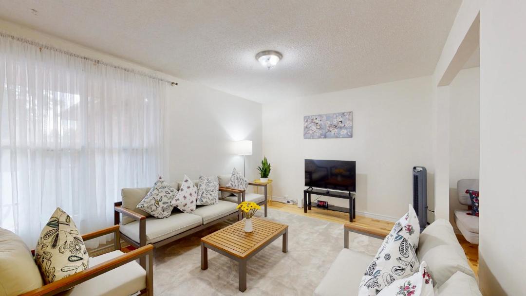 Photo of Livingroom in Ajax
