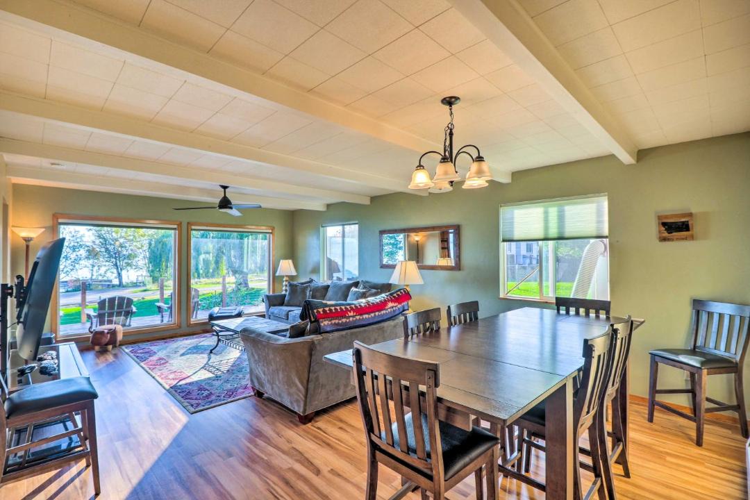 Photo of Livingroom in Lakeside