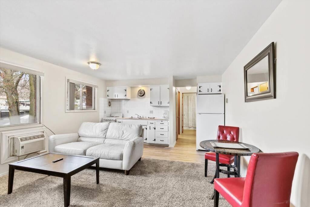 Photo of Livingroom in Cliff - Cannon