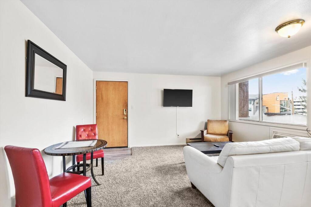 Photo of Livingroom in Cliff - Cannon