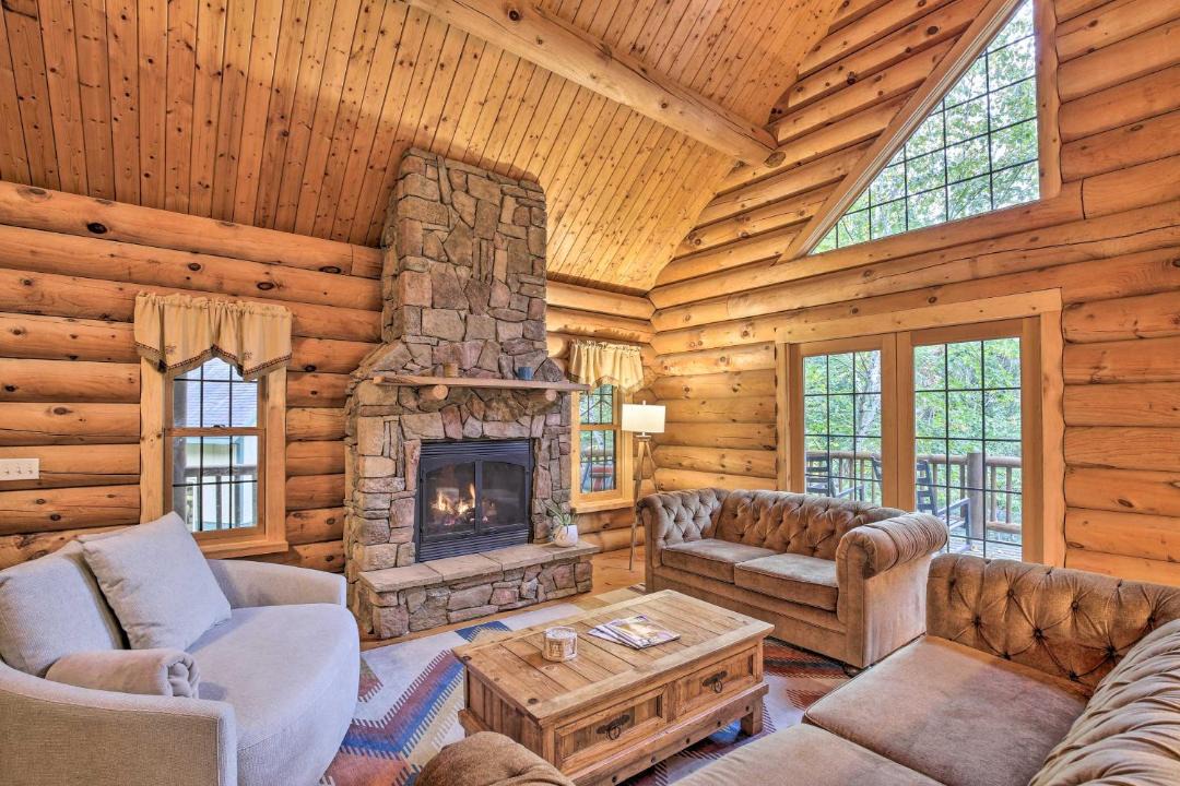 Photo of Livingroom in Lake City