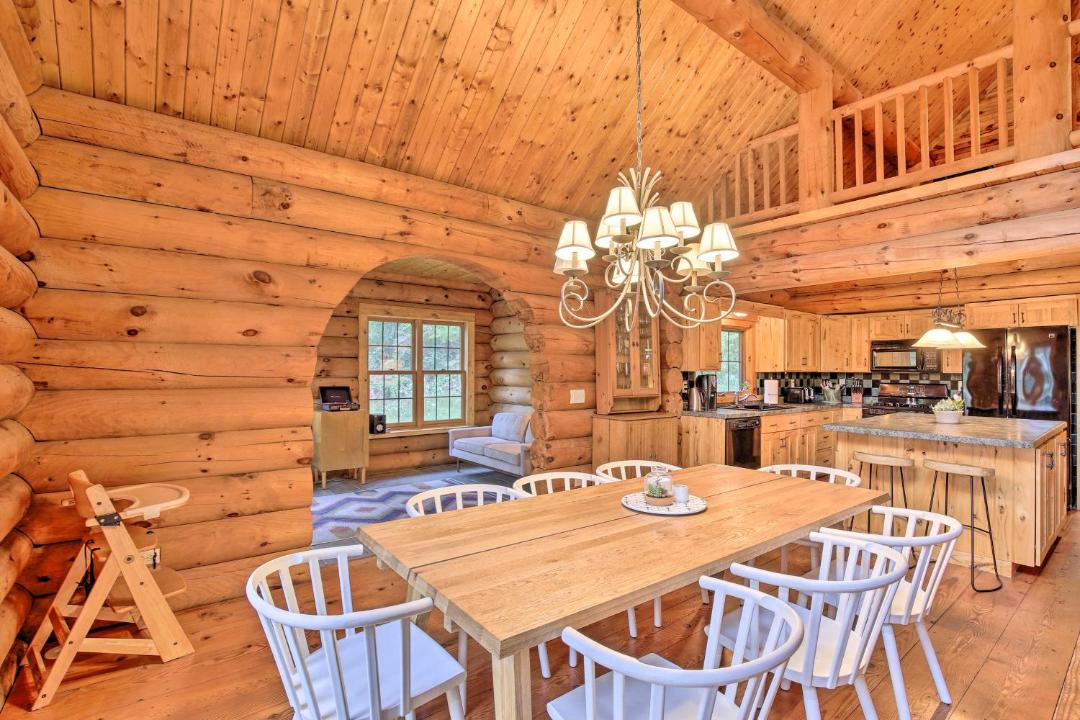 Photo of Livingroom in Lake City