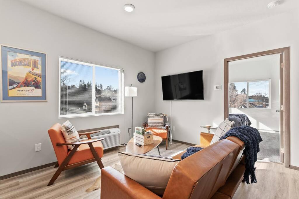 Photo of Livingroom in South Perry District