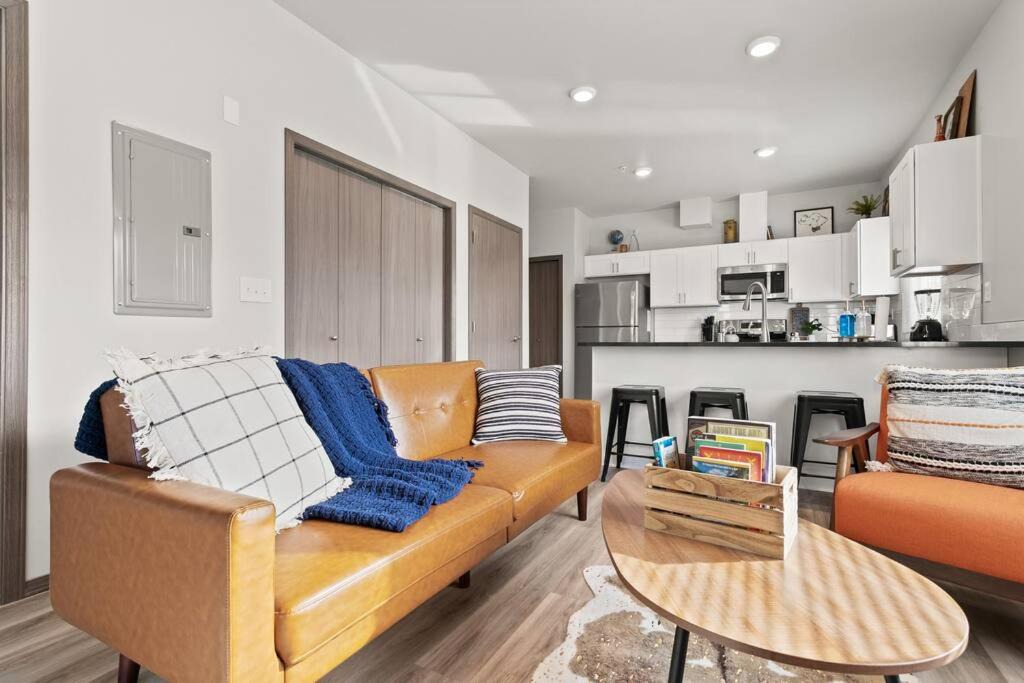 Photo of Livingroom in South Perry District