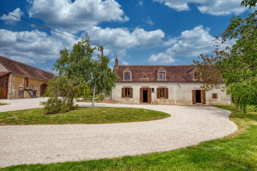 Photo of Buildings in Charny