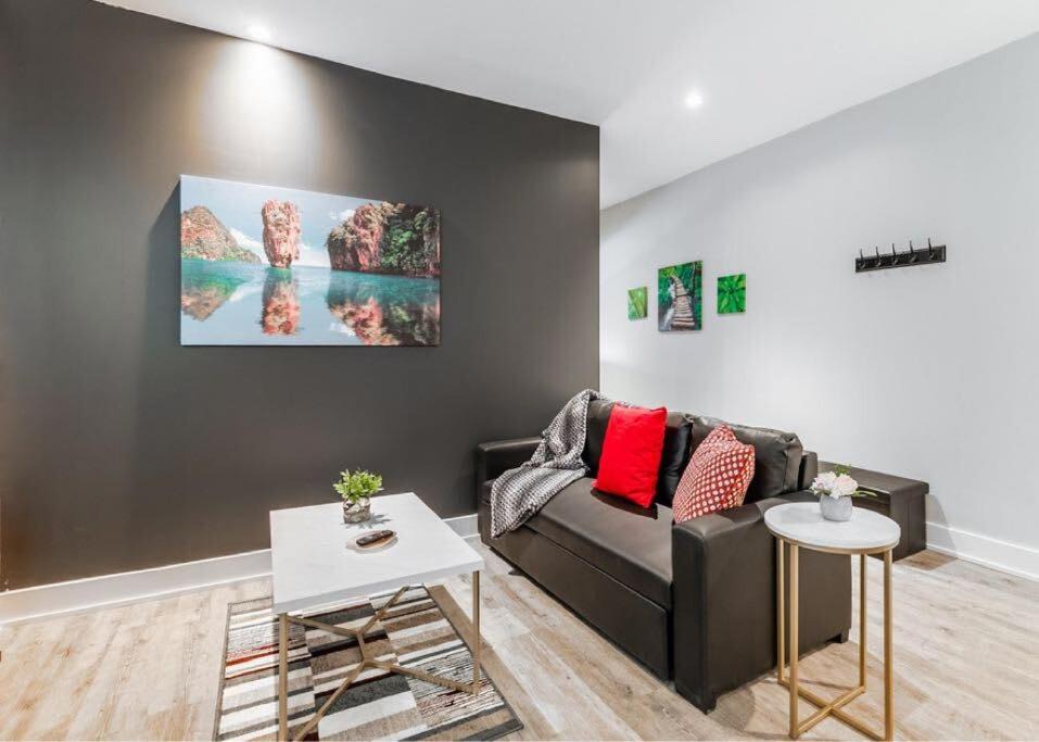 Photo of Livingroom in Central Hamilton