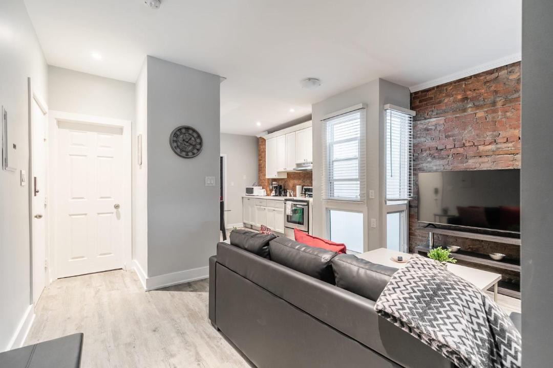 Photo of Livingroom in Central Hamilton