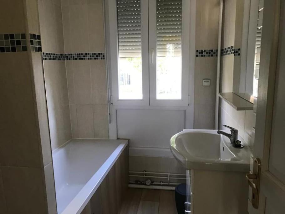 Photo of Bathroom in Puteaux